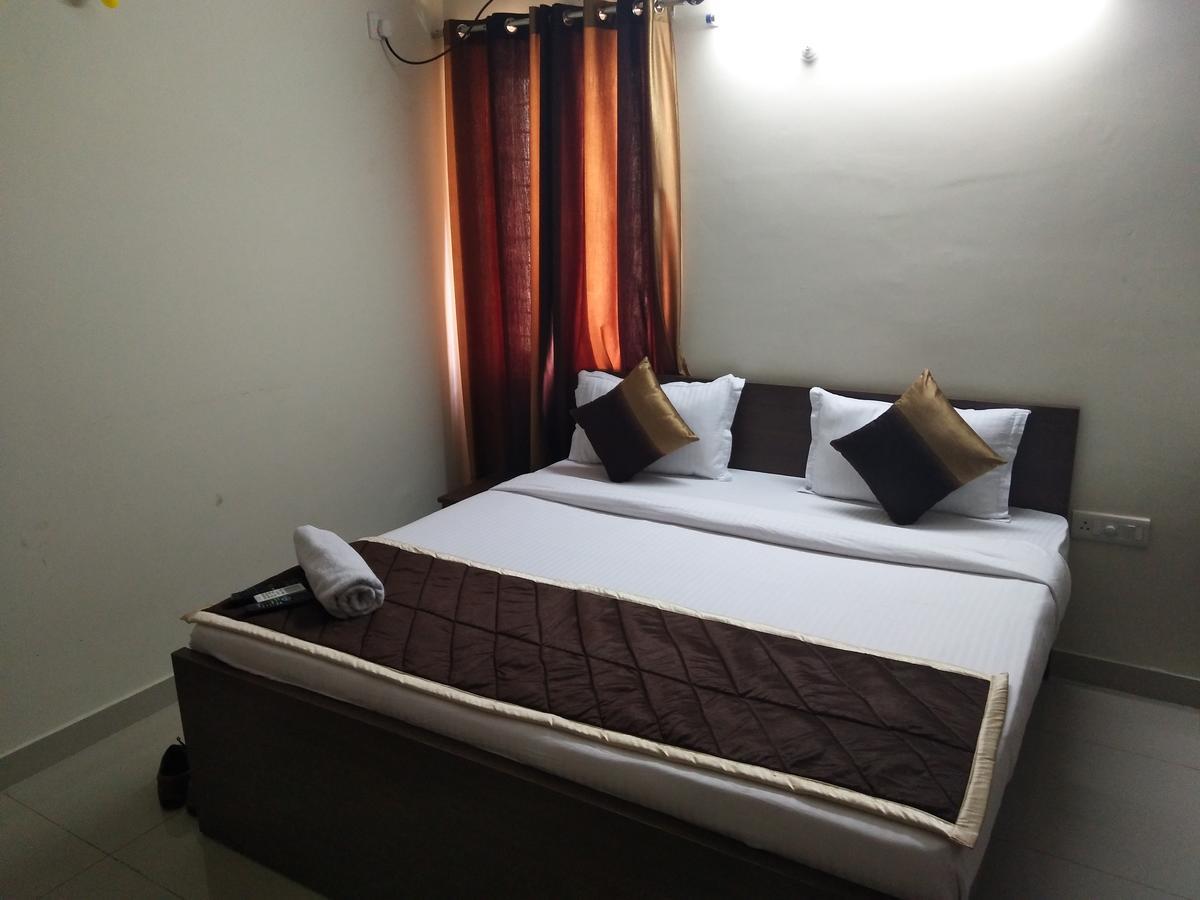 Fresh Living Prime Hitech Hotel Hyderabad Exterior foto