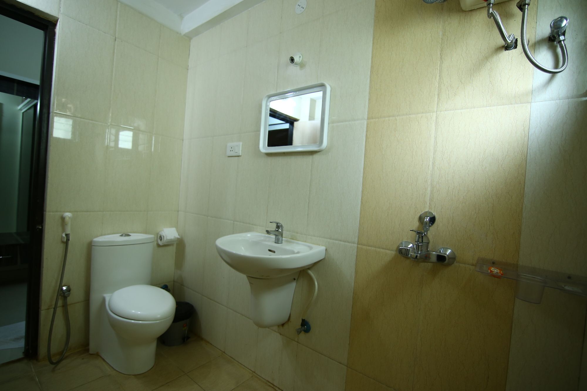 Fresh Living Prime Hitech Hotel Hyderabad Exterior foto