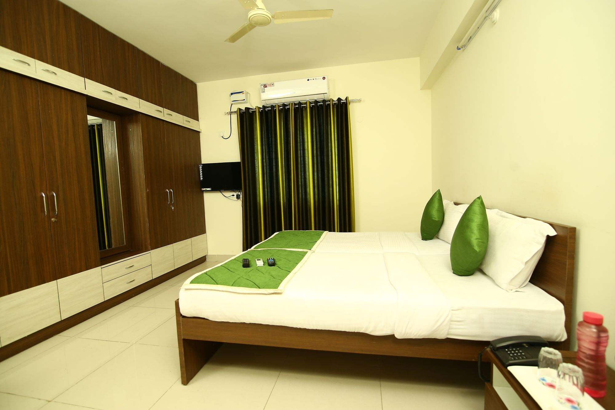 Fresh Living Prime Hitech Hotel Hyderabad Exterior foto