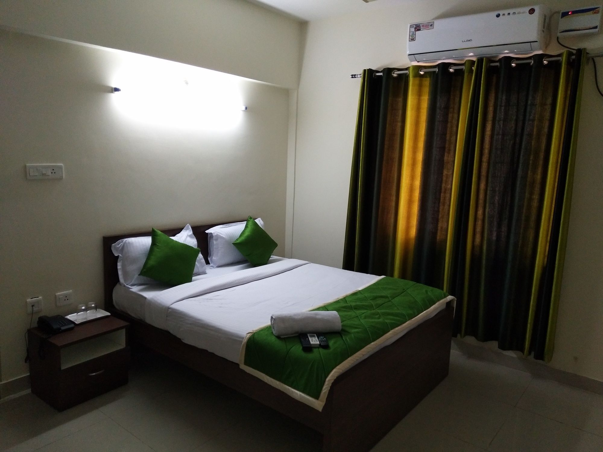 Fresh Living Prime Hitech Hotel Hyderabad Exterior foto